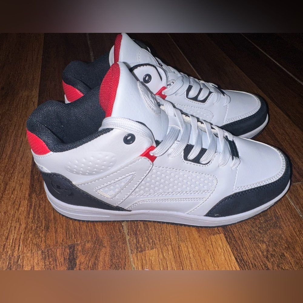 Phat Farm White and Black Men's Shoes size 6.                      (#53)